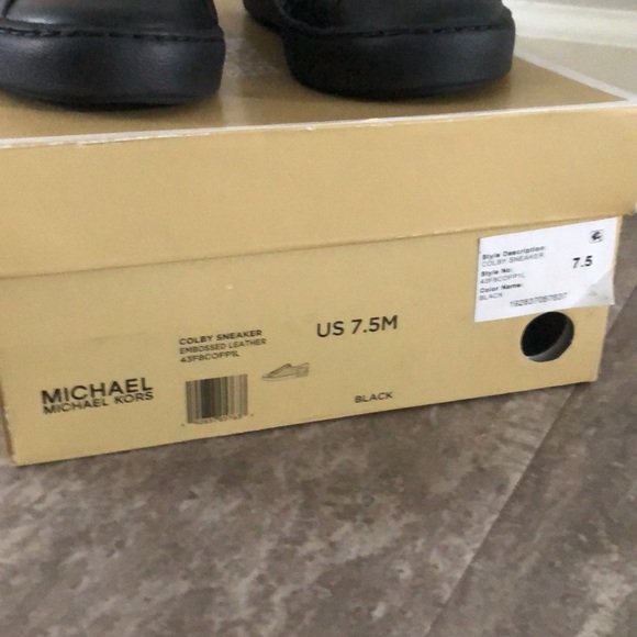 NEW Michael Kors Fashion Sneakers - Picture 3 of 4